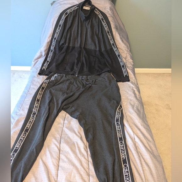 Mens 2XL Calvin Klein Tracksuit Set 🔥 Joggers + Zip Up Jacket Charcoal+ Black - Picture 8 of 8